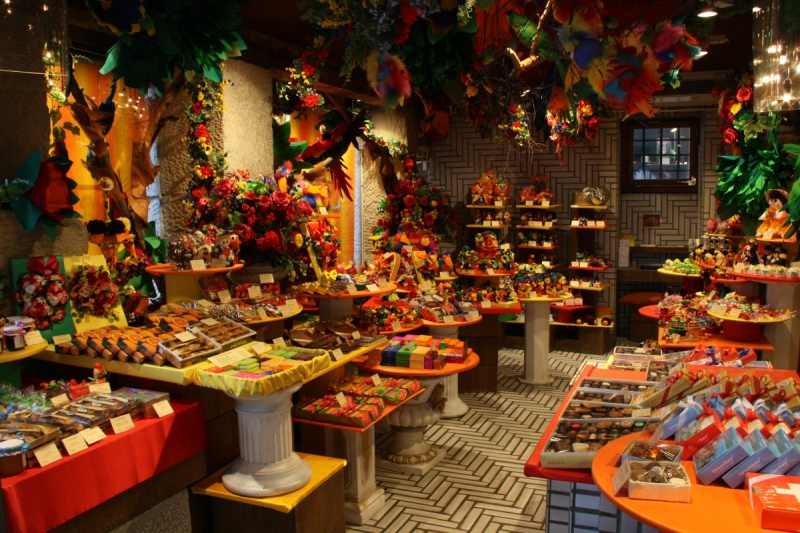 boutique-GRASSE-min_candy_store_chocolate_shop_chocolate_switzerland-393515